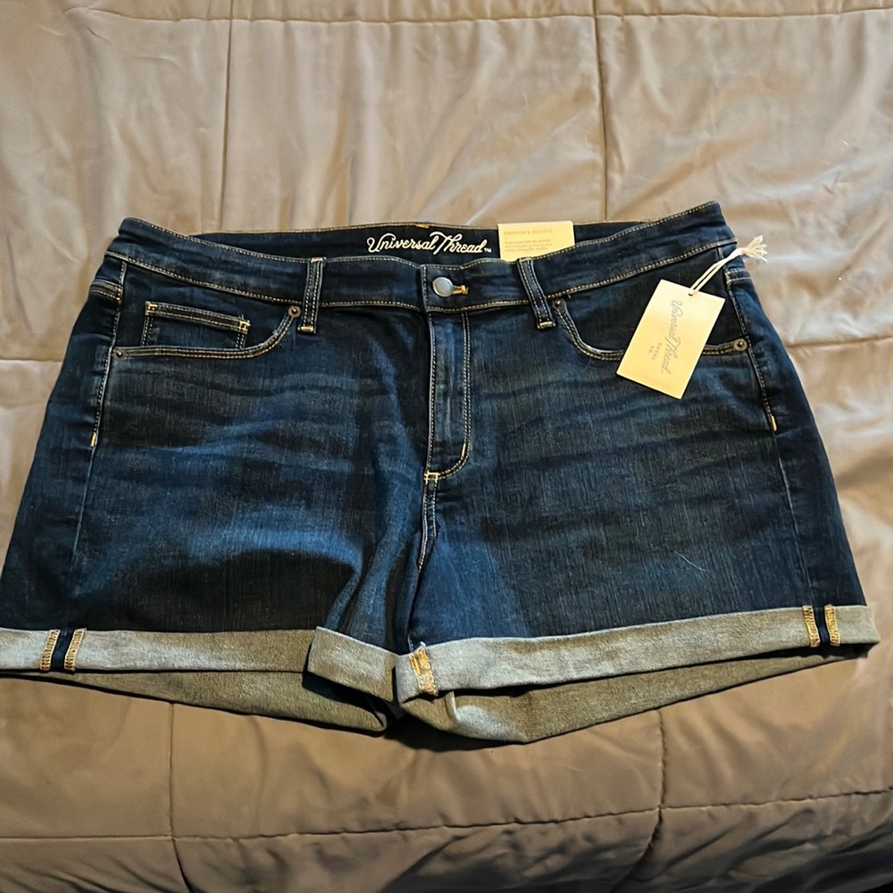 Mid-rise midi shorts